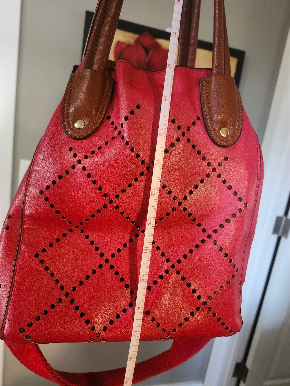 Louenhide Bermuda Handbag In Raspberry. - Picture 8 of 13